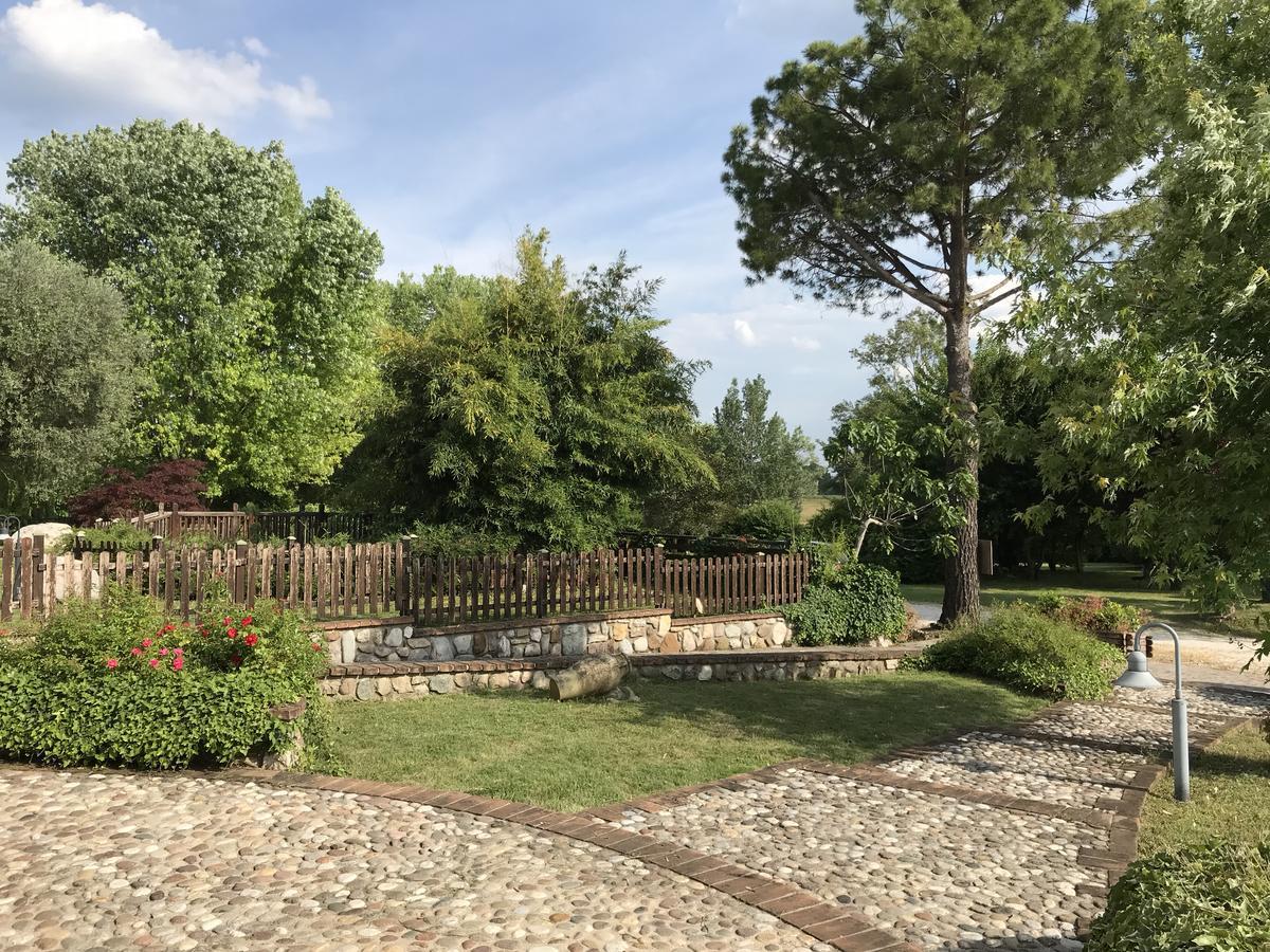 Agriturismo Corte Salandini Hotel Ponti sul Mincio Luaran gambar