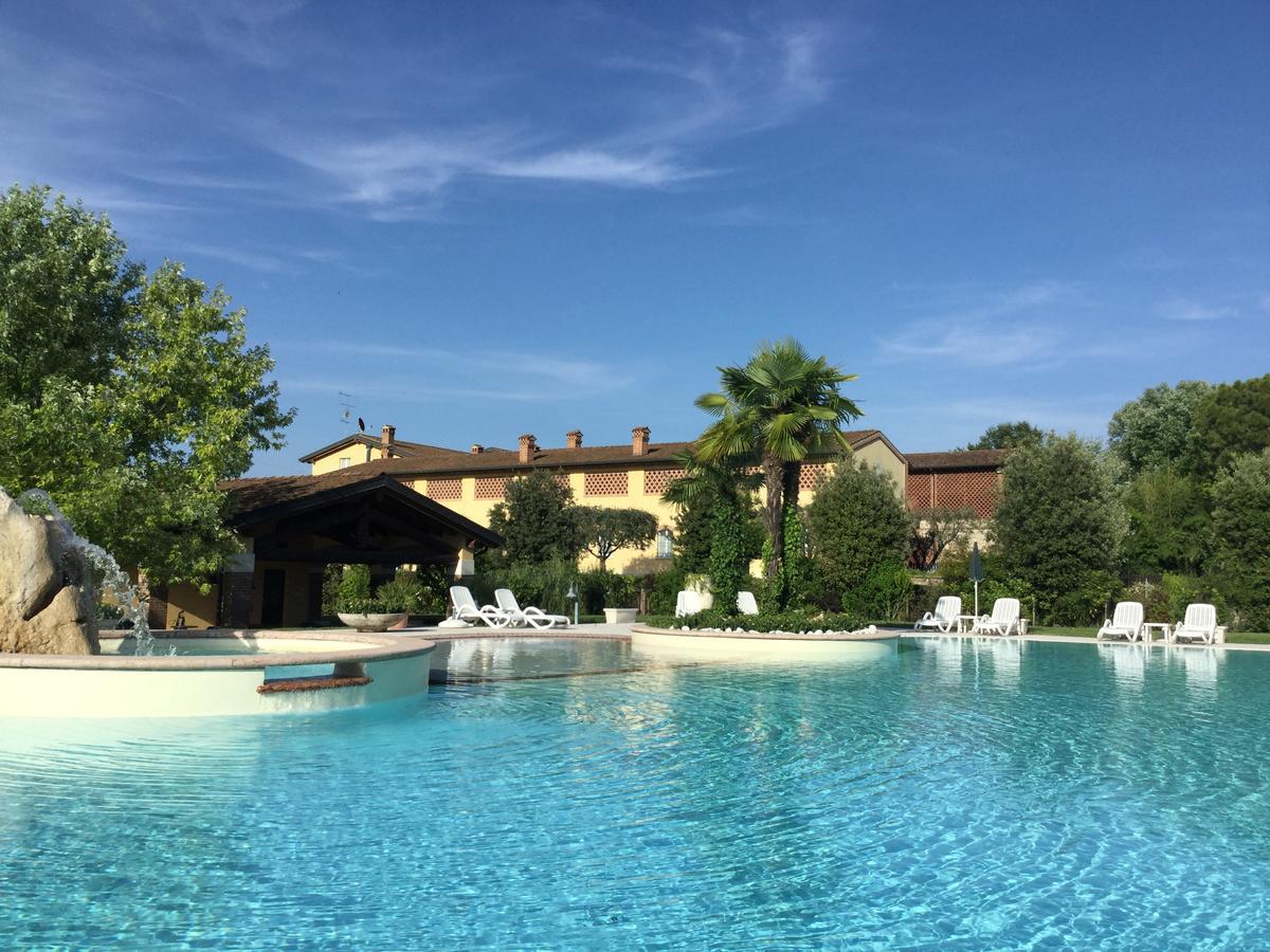 Agriturismo Corte Salandini Hotel Ponti sul Mincio Luaran gambar