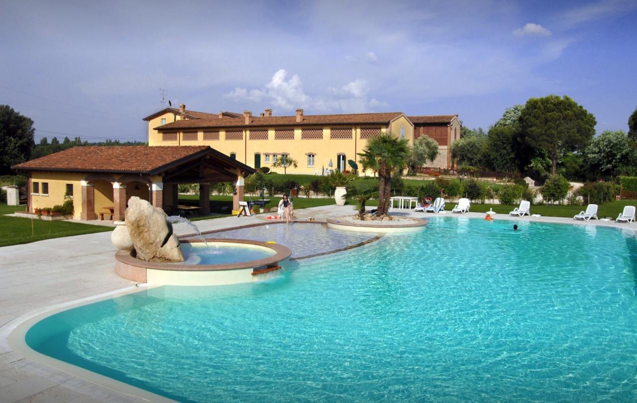 Agriturismo Corte Salandini Hotel Ponti sul Mincio Luaran gambar